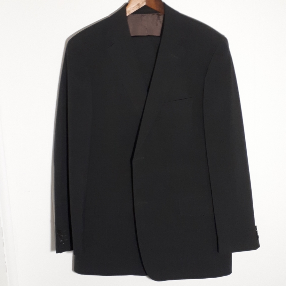 Hugo Boss, 2 piece suit. 44R jacket/36R pants